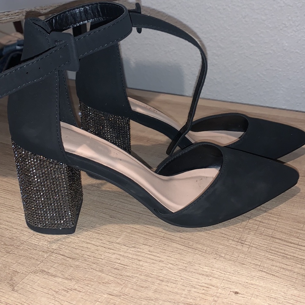 Delicious short heels